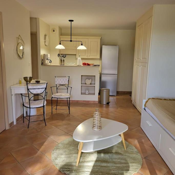 Ferienwohnung La Calade LʼIsle-sur-la-Sorgue Exterior foto